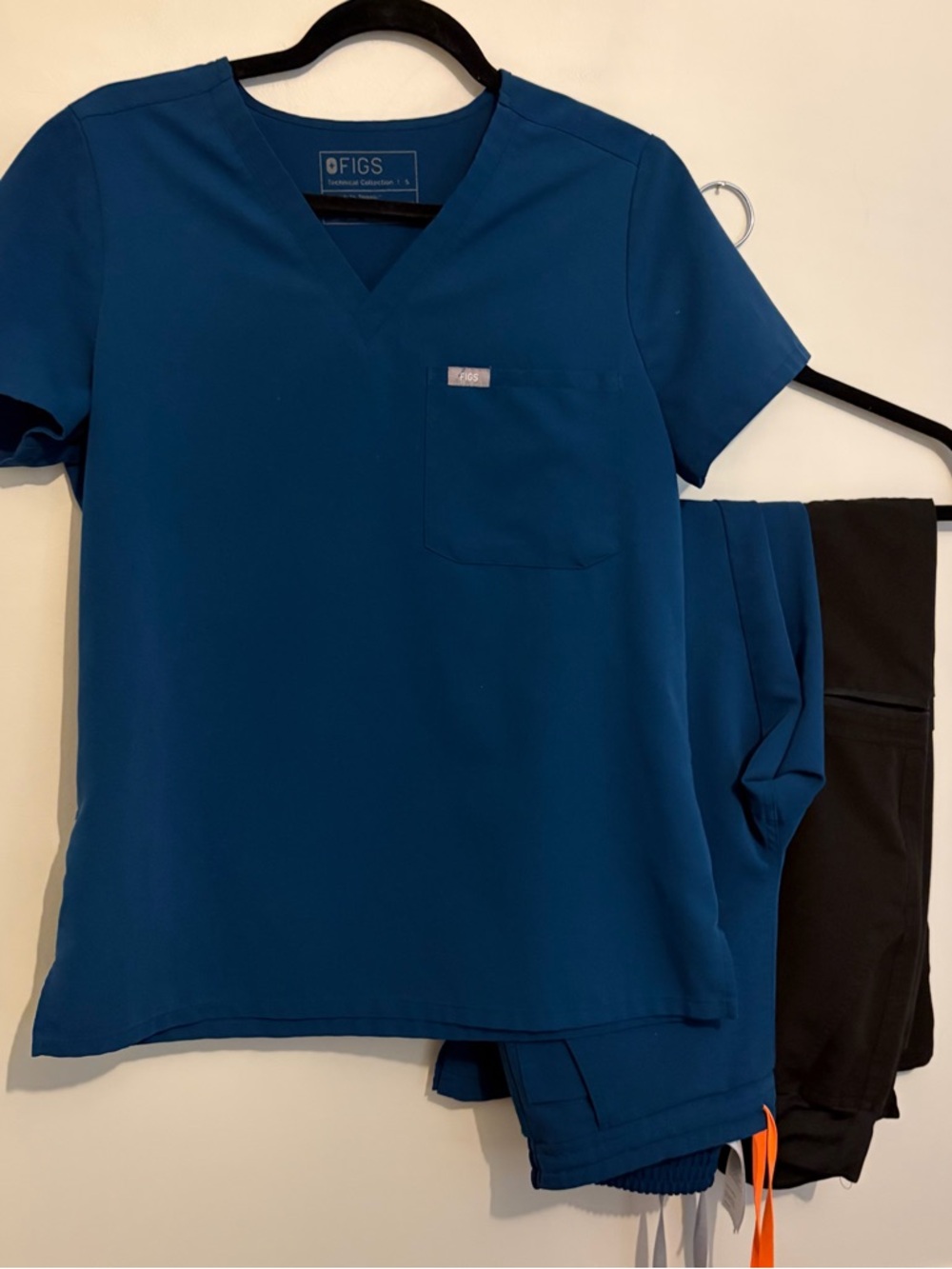 Figs Scrubs Technical Collection Teal V Neck Shirt & Teal & Black Pants S Small
